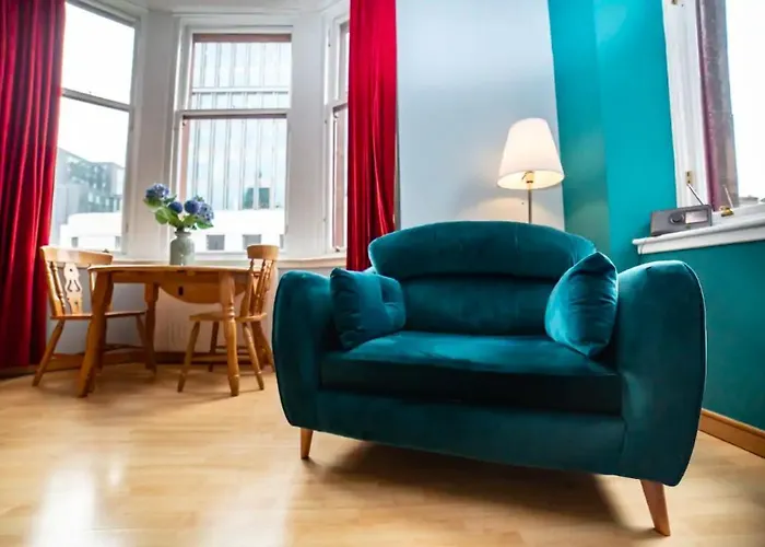 Renfield Apartment, Bright And Spacious Home
