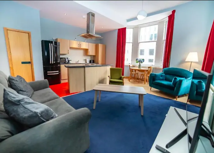 Renfield Apartment, Bright And Spacious Home