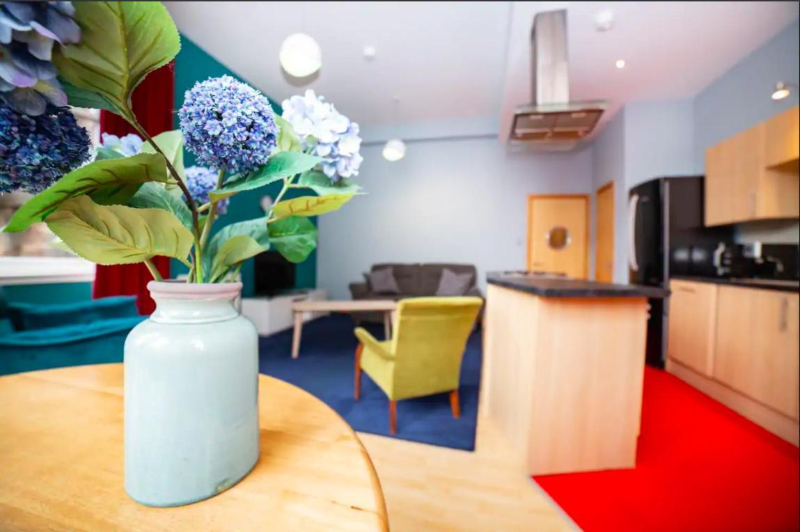 Renfield Apartment, Bright And Spacious Apartment Glasgow